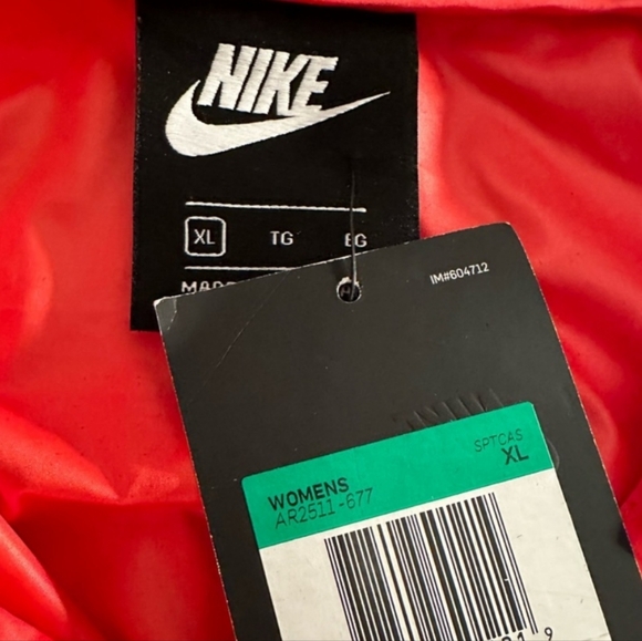 NWT Women's Nike Sportswear Heritage Crop Windrunner Jacket - Picture 3 of 8